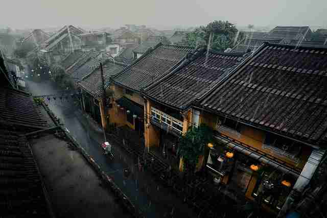 AI 赋能《久久影视官网》社区治理独门心法